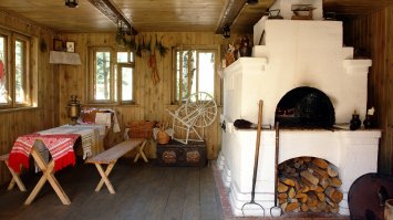 Не, это не кантри, это халупы, которые, кстати, во всех странах примерно одинаковые.
Вот наше кантри: