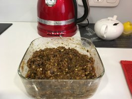 Если всего по 300 грамм + лимоны и мед, то это будет 3-х литровка как минимум, вот сделал по 150 грамм, на год точно хватит)):