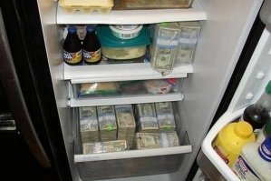 Какого цвета холодилник ?