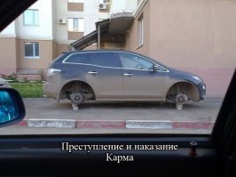 Автомобили на кирпичах. Кража колес