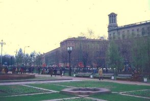 Ощущение серости из-за слабой насыщенности цвета. Всё гораздо красочнее выглядело и жизнерадостнее по моим детским воспоминаниям. Ну и цвета потом поправить можно.