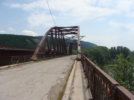 Кое чего из этого уже нет (мост через реку Сок, здание бывшего санатория недалеко от вертолетки), домик, наверное, еще живет.