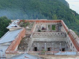 Кое чего из этого уже нет (мост через реку Сок, здание бывшего санатория недалеко от вертолетки), домик, наверное, еще живет.