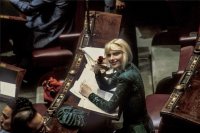 100% к теме "Горячая молодость, знаменитая старость" подходит Elena Anna Staller (Cicciolina)
Итальянско-венгерская порнозвезда и политик, и первая звезда  жёсткого  порно, которая стала депутатом парламента, победив на выборах.