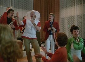 - Да! "пЁрья на шляпах" ушли в народ...