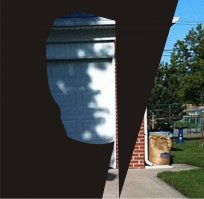 Рэмбо там конечно нет, но лицо какого-то мужика присутствует...