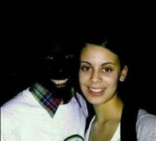 У многих негров ладошки светлые, у этого прям чернее чёрного!

Мне кажется сенсор тупо не видит его?!
Если бы сенсор реагировал на столь чёрные ладошки, 
то при каждом выключении света, всё мыло вытекало бы