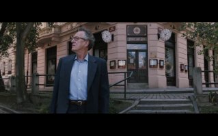 День и ночь  в Праге (фильм  Лучшее предложение , 2012 г.)