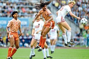 Родившись в 70-м, ту игру не видел и не мог видеть. Помню игры 86-88 года...