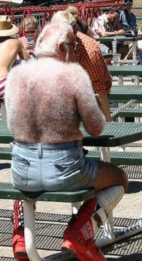 В Анапе видел двух выходцев с Кавказких гор. Отца и сына. Отец вот примерно как фото, только волосы по всему телу такие и чуть длиннее. У сына тоже самое только не седой, а чёрный волос.