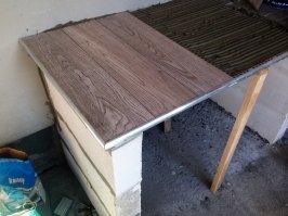 На любителя конечно, что конструктив, что дизайн. Но если самим нравится, то ок.

Единственное что прям ужасно, то это вот этот угол - брюхо себе распороть случайно задев как здрасти. Если дети есть, то вообще кошмар