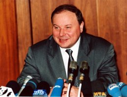 Кассиль бы умер от удара,
Когда б узнал, кто внук Гайдара!