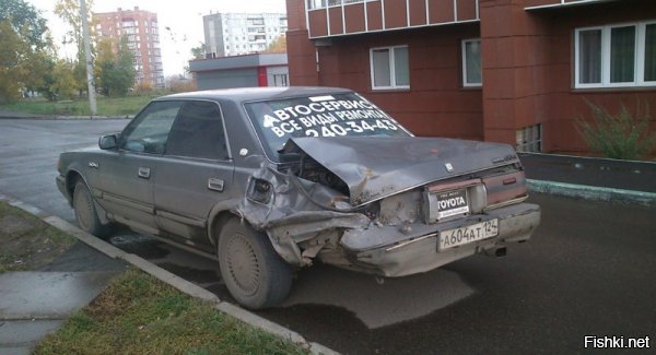 Здесь то что не так, чел ждёт зад машины пока придет, вырежет новый вварит