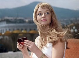 Кустинская вообще ОГОНЬ была!Одна из красивейших (по моему личному вкусу) актрис в СССР!