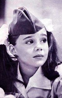 Норм девки, и даже красивых много, хоть и американки! Ещё не обезображены фастфудом и толерантностью. А ещё я помню вот эту. 10 лет мне тогда было....