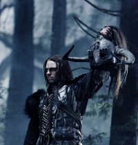 1.Ой, к нам в америку приплывали как то эти викинги, так у нас недопонимание вышло ...прям беда
2. Только путем взаимного уважения, вежливости и компромисса мы разрешили этот конфликт.
3. Я с Главой викингов после дружеского примирения...