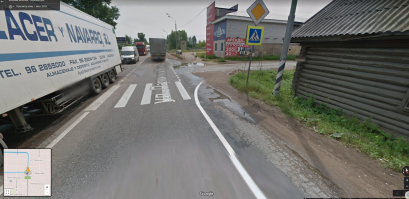 Вот обочина (то же самое место ранее).  А то что на видео, скорее расценивается как отсутствие разметки, когда водителю разрешается самостоятельно определять кол-во полос.