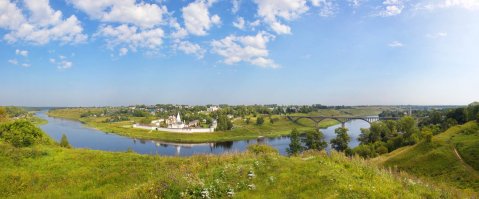 Старицкий Успенский монастырь, один из древнейших монастырей Тверской епархии, расположен на правом берегу Волги, в так называемой Московской части города, немного выше устья реки Верхней Старицы, впадающей в Волгу с противоположной от монастыря стороны.