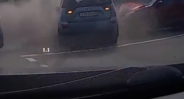 Как видно из видео линия дорожной разметки 1.1 нанесена, (что говорит о том что горизонтальная разметка нанесена, а вы ссылаетесь на пункт отсутствия дорожной разметки), затем водитель мицубиси пересекает разметку 1.1