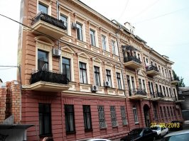 Привет из Одессы)) Ниже была старая фотка, дом отреставрировали.