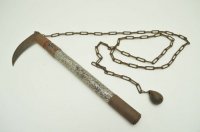 А японцы как всегда извратнулись круче всех, и скрестили топор и кистень.