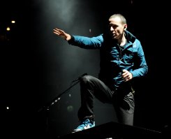 от его смерти я до сих пор отхожу....