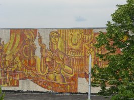 Прекрасный город!!! прекрасная Адыгея, сказочная природа. 30 лет каждый (почти) год бывали там семьёй.  Пока были живы тесть с тёщей (любимая жена оттуда).  На первом фото стена дома на Краснооктябрьской, где когда-то они жили. На третьей жена и дети у "шнурочка".