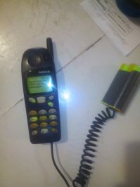 Я свой первый оживил, заряд держит 5,5 месяца, правда заряжать надо спец зарядным, да пох, прохожие в ахере когда мне звонят, достаю телефон а акум в кармане остается