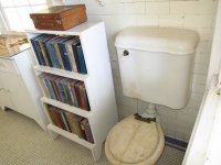 Фото санузла из Кубинского дома. Э. Хемингуэя -