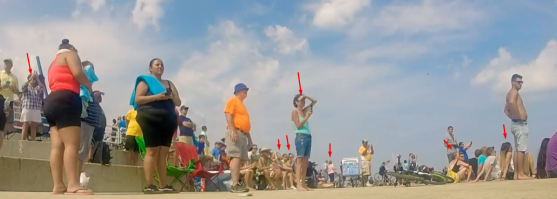 Можно подумать, что у нас одни фотомодели по улицам ходят?! Ты вообще на улице бываешь? сейчас в России очень много женщин с лишним весом, особенно молодых, еще и в лосинах ходят. 

Кстати на фото только три полных женщины, остальные все нормальные!!!!