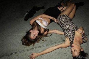 «Ночка удалась» — как девушки возвращаются с вечеринок