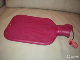 Вот классика жанра. Много влазит,не бьётся,и прятать удобно.