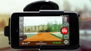 Это что за навигатор такой? Я так понимаю по камере видит и рисует куда мчать?
Или это прикол?