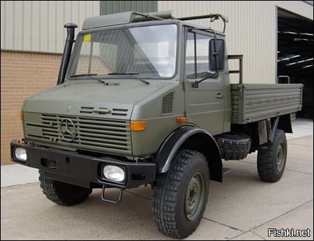 Однако напомнило  Mercedes Unimog U1300L 4x4