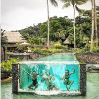 Карл Маркс был бы в шоке от таких роскошных бассейнов