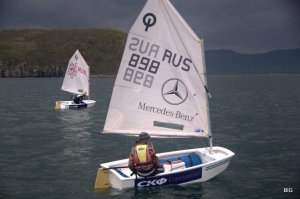 Эээээ... Наверное эти "элитные яхты" назывались "Оптимист". Все остальные давно уже выклеивают из стеклоткани.