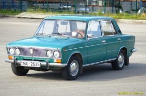 Вот так должна выглядеть классика, а не убого опущенное Жигули с разварками, дибильным выхлопом,якобы эффектом ржавчины хотя она уже и так ржавая и еще называть ее "боевая классика"!!!!