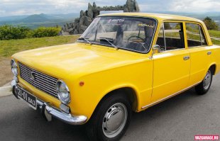 Вот так должна выглядеть классика, а не убого опущенное Жигули с разварками, дибильным выхлопом,якобы эффектом ржавчины хотя она уже и так ржавая и еще называть ее "боевая классика"!!!!