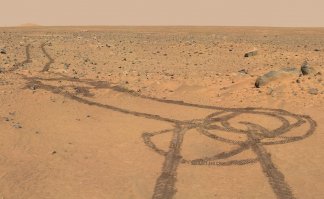 Единственный настоящий артефакт искусственного происхождения на Марсе   следы, оставленные марсоходом Curiosity.