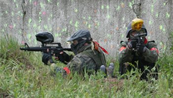 А я охоту не люблю - ну не доставляет мне удовольствие убивать исподтишка животное, которое мало того, что не подозревает, что на него охотятся, так и противопоставить огнестрельному оружию ничего не может.
Я предпочитаю более гуманную "охоту" на равноценных соперников.