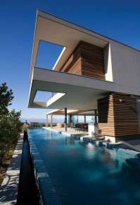 провокация для наших пьяных туристов.