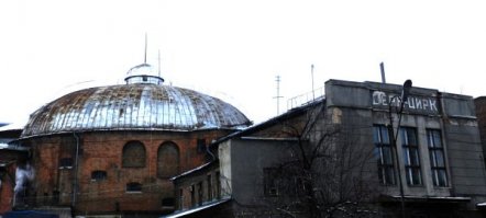 Типовое здание, вот новый и старый цирк в Харькове.