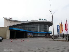 Типовое здание, вот новый и старый цирк в Харькове.