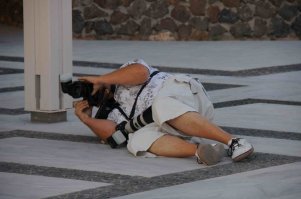 Из моего архива "пойманных" фотографов.
Один на свадьбе у сестрёнки, второй - в парке Madurodam