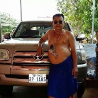 Аааа!!! Теперь я знаю как на самом деле выглядят дядечки с понтом рассекающие за рулем крузаков! Маленькие, пузатенькие и на пузике у них игрушечный пистик висит на цепке! И синие военные трусселя!