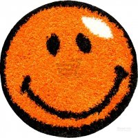 У меня в ванной коврик-смайлик из Леруа Мерлен. По идее его можно и в прихожую класть, наверно.