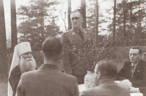 три основных задачи
- проведение пропаганды, имеющей целью представить немцев в роли защитников русского народа; 
- оказание активного содействия немцам в проведении экономических и политических мероприятий; 
-сбор сведений о политических настроениях населения и экономическом положении районов, а также выдача советских патриотов оккупационным властям. 

Вот чем они занимались!!!!
где ты тут ярлыки увидел??????????

-------------
вот они невинные овечки, служители культа