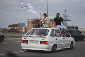 Да Махачкала, тот ещё город, там и бес Фотошопа чудес хватает, вбухать стоимость машины, для того, чтобы на ней было невозможно ездить и выглядело убого тут талант нужен.