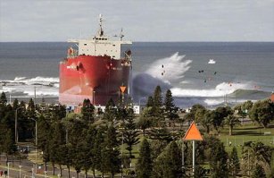 Ну не такая это уж и фантазия, реальность порою бывает эпичнее.
Честно говоря будь я жителем этого городка и увидев с моря такое, я бы о.х.у.е.л