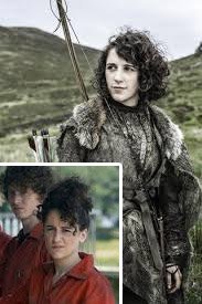 А че с Отбросов так мало взяли?
И так, приступим.
1 Натали Эммануэль - Миссандея. Та, которую Руди в анал отпехал. 
2 Мишель Фэйрли - Леди Старк. Мать Нэйтана.
3 Элли Кендрик - Мира (Деваха, что с Браном на северах носилась). По ней сох Руди  2, что-то там мутила с электричеством. Они еще группу создали, впоследствии слетела с катушек и была выпилена.
То, что смог вспомнить.